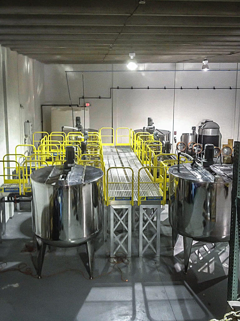 Erectastep lysium labs workplatform between tanks